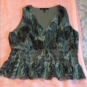 White House Black Market Green Floral shirt